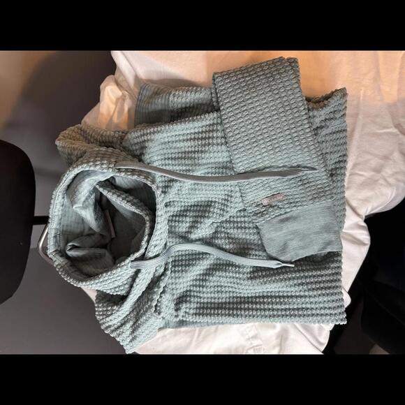 Sea Foam Green Comfy Columbia Pullover Size Medium - Picture 4 of 4